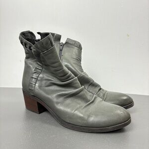 Bueno Gray Soft Leather Ankle Boots with Side Zipper and Chunky Heel